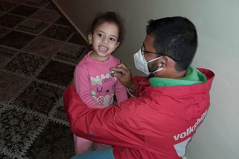 Jana wird durch die mobile Klinik im Libanon unterstützt und erhielt medizinische Hilfe (Foto: Mousawat)
