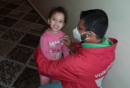 Jana wird durch die mobile Klinik im Libanon unterstützt und erhielt medizinische Hilfe (Foto: Mousawat)