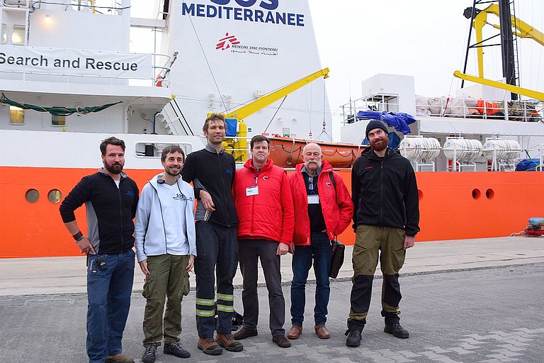 #TogetherForRescue: Ein Teil der Crew des Rettungschiffes Aquarius. 