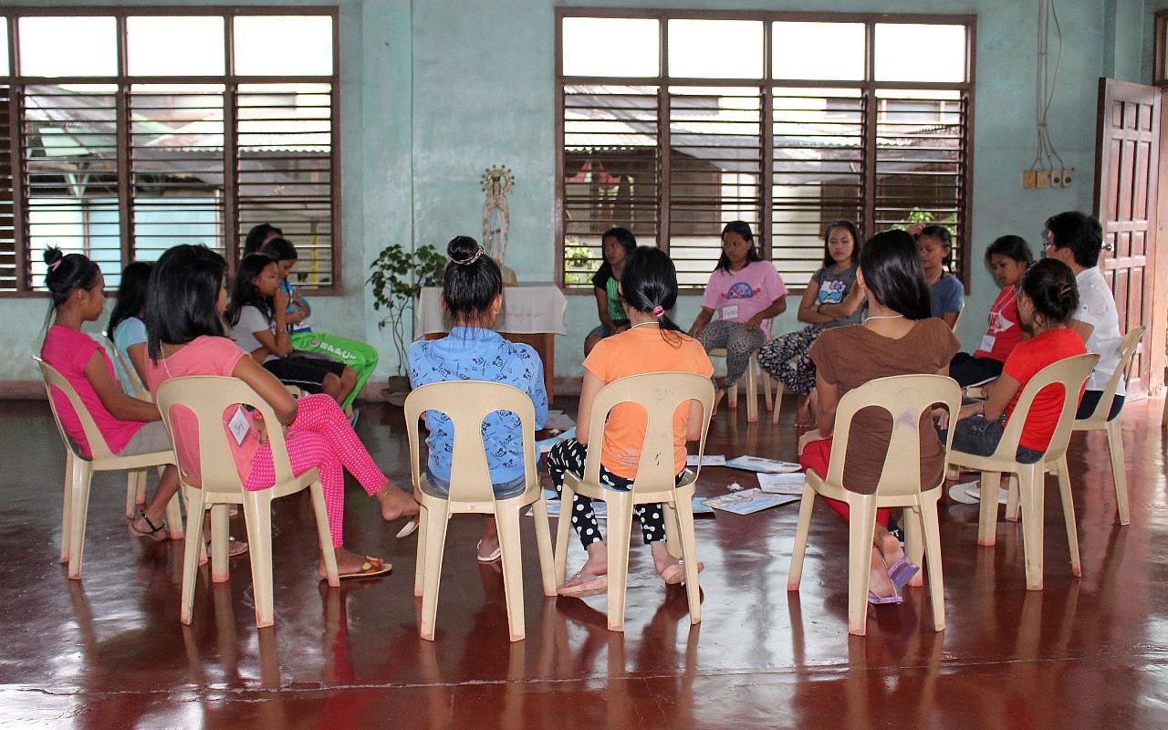 A group therapy by our partner organisation Talikala for girls who have been victims of sexual abuse. (Photo: AWO International)