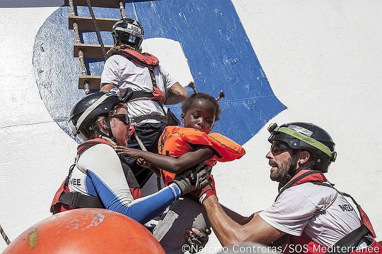 Civil sea rescue must not be criminalized, because it is a humanitarian duty to rescue people in distress. (Photo: Narciso Contreras/SOS MEDITERRANEE)