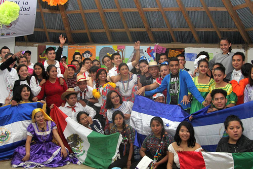 Mit traditionellen Tänzen, Theaterstücken und typischem Essen brachten sich die Jugendlichen ihre unterschiedlichen Kulturen näher.