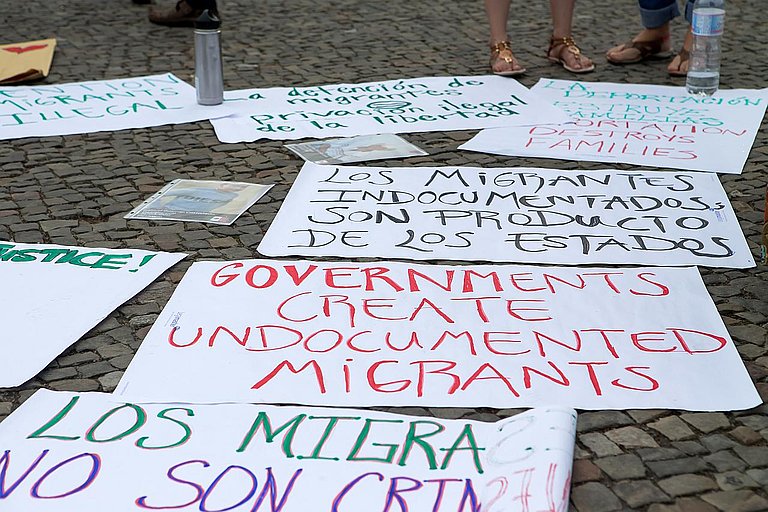 „Governments create undocumented migrants“ – Eine von vielen Anklagen seitens der Zivilgesellschaft an die Regierungen. 
