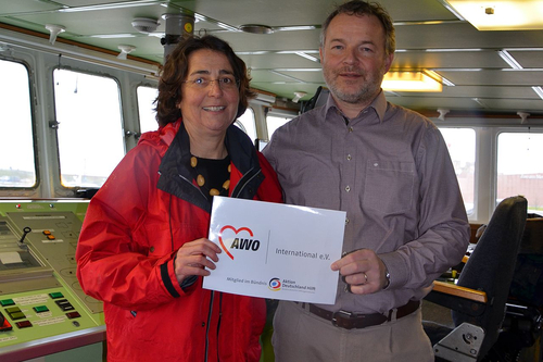 Hilfe für Flüchtlinge auf dem Mittelmeer: Ingrid Lebherz und Gründer von SOS Mediterranee Klaus Vogel bei der Verabschiedung