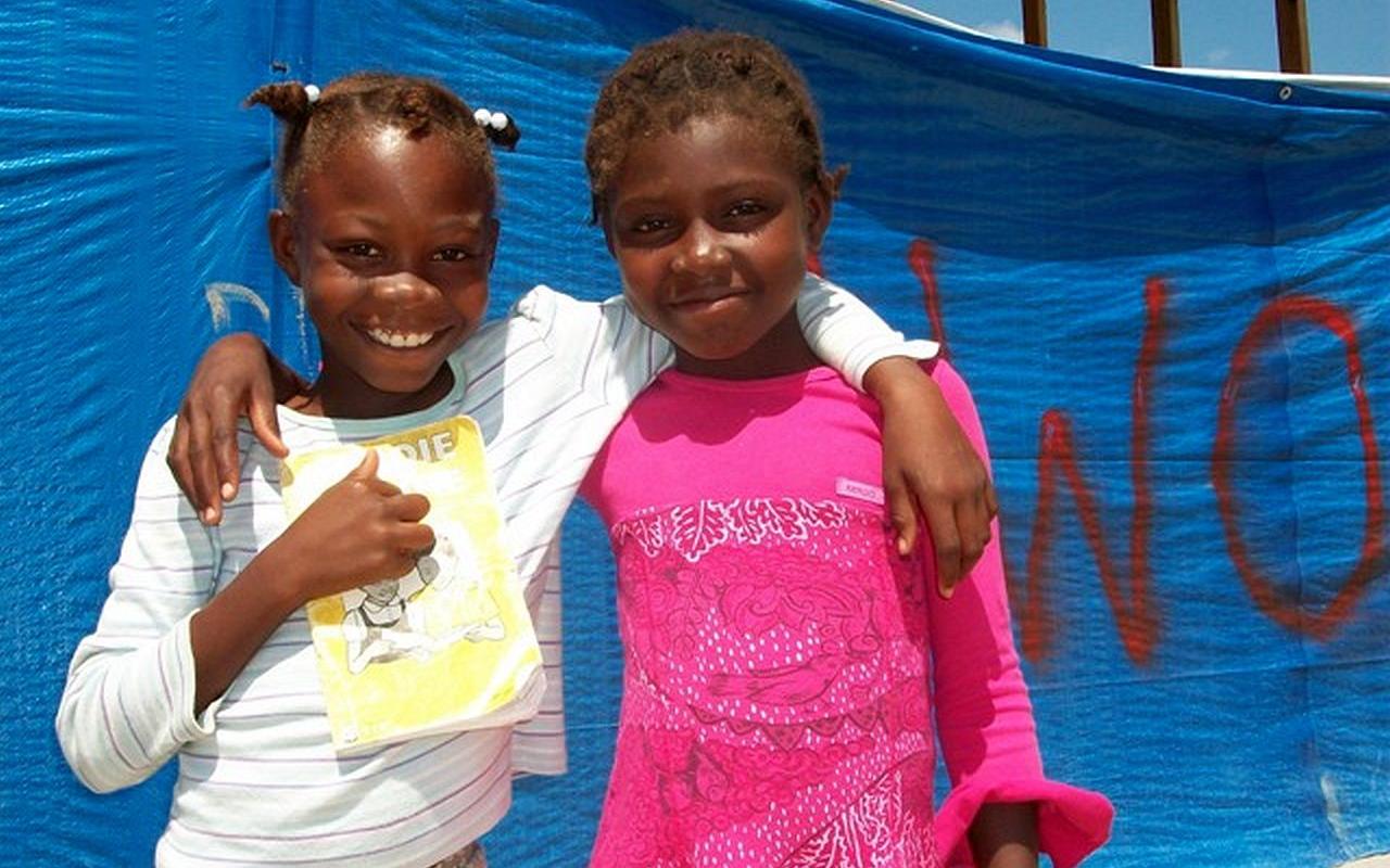 Haiti: Kinder in einem Notlager