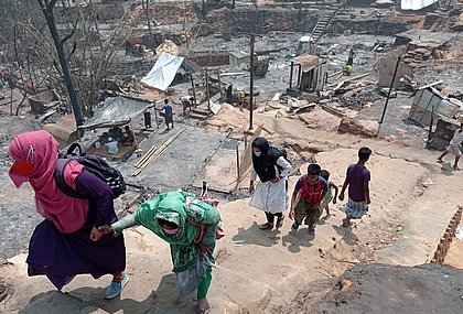 Der Großbrand zerstörte mehr als 10.000 Hütten im größten Geflüchtetenlager der Welt in Bangladesch (Foto: AWO International/GUK)