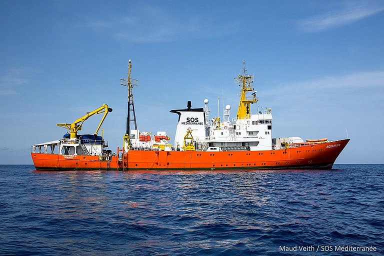 Die Aquarius ist derzeit das einzige Rettungsschiff in internationalen Gewässern vor der libyschen Küste. (Foto: Maud Veith/SOS MEDITERRANEE)