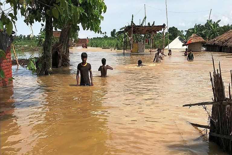 Heftige Monsunregenfälle haben Nepal, Indien und Bangladesch zu schweren Überschwemmungen geführt. Mehr 40 Millionen Menschen sind betroffen. 