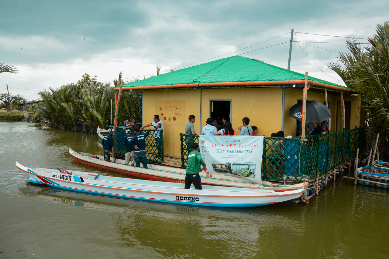 Vier schwimmende Notunterkünfte - ausgestattet mit Strom und einer Wasseraufbereitungsanlage - schützen Menschen vor wiederkehrenden Überschwemmungen in der Monsunzeit (Foto: AWO International/Philippinen)